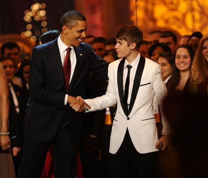 Tổng thống Obama và Justin bắt tay tại sự kiện năm 2011