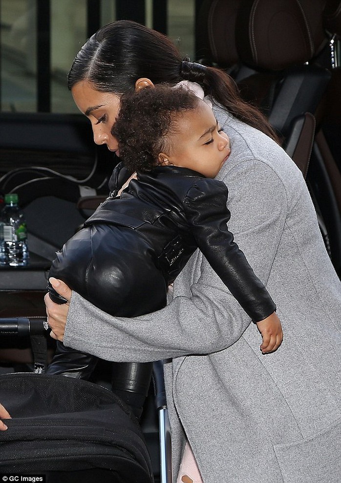 Kim Kardashian và con gái North