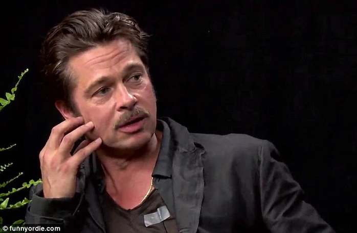 Brad Pitt bị Zach làm khó