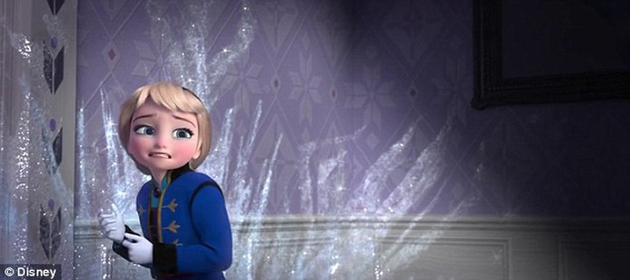 Spencer Lacey Ganus lồng tiếng cho nhân vật Elsa ở độ tuổi thiếu niên