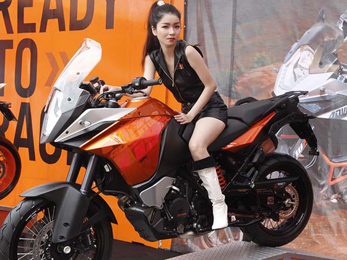 Chiếc Adventure 1190 của KMT sở hữu động cơ V-twin 1195cc công suất 173 mã lực. Chiếc Adventure 1190 của KMT sở hữu động cơ V-twin 1195cc công suất 173 mã lực.