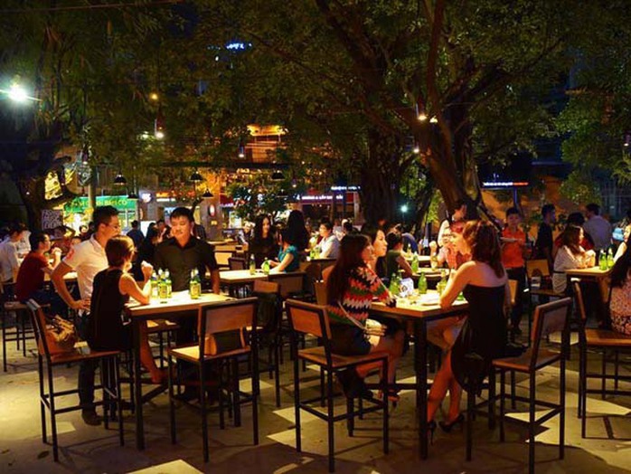 Không gian rộng rãi, thoải mái được nhiều người ưa thích. Ảnh chụp tại Beer Hops Garden Không gian rộng rãi, thoải mái được nhiều người ưa thích. Ảnh chụp tại Beer Hops Garden