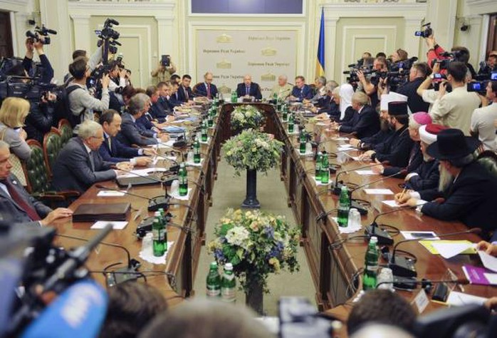 Cuộc đàm phán diễn ra tại thủ đô Kiev hôm 14-5. Ảnh: Reuters