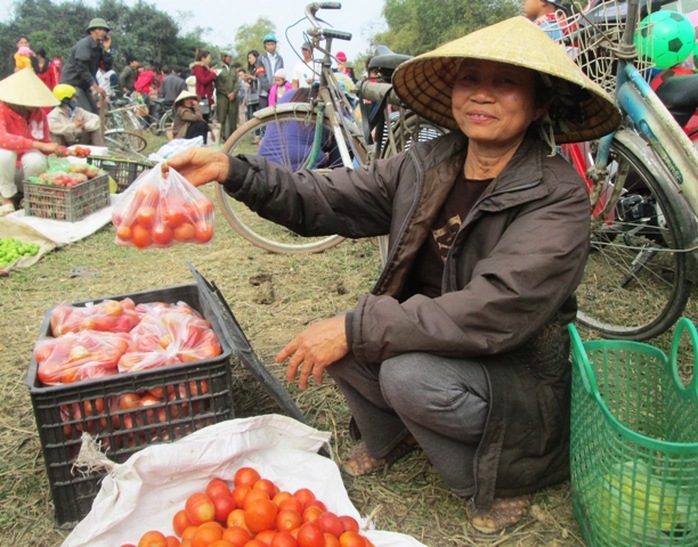 Một thứ không thể thiếu ở chợ Chuộng đó chính là cà chua