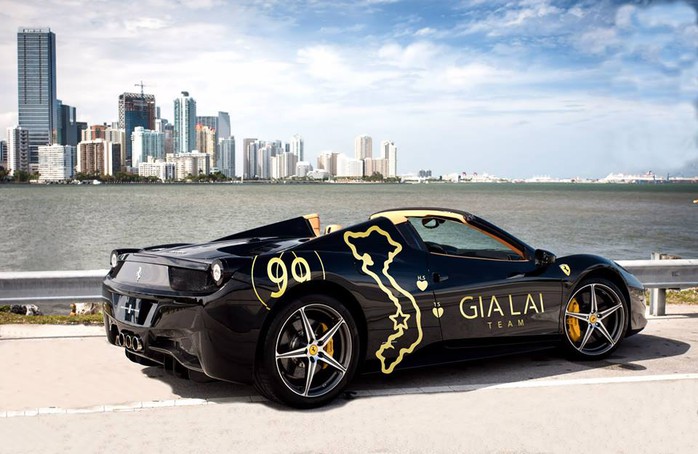 Ferrari 458 Spider hiện có giá khoảng 250.000 USD trên thị trường quốc tế. Ferrari 458 Spider hiện có giá khoảng 250.000 USD trên thị trường quốc tế.