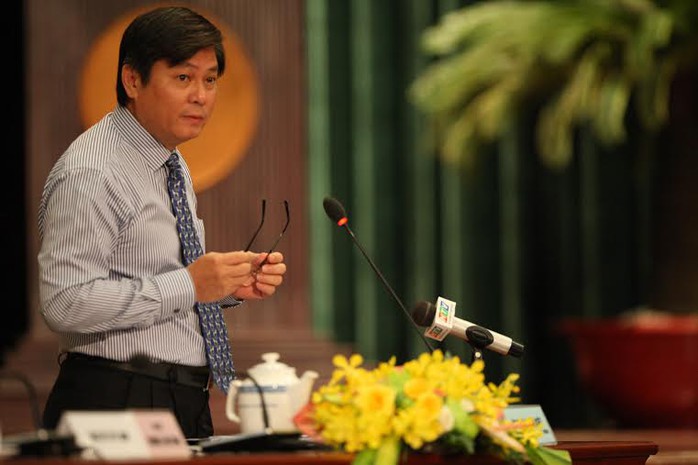 Ông Đào Anh Kiệt, Giám đốc Sở Tài nguyên môi trường trả lời chất vấn của các đại biểu, sáng 10-7
