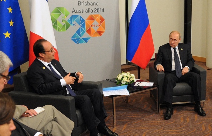 Tổng thống Pháp Francois Hollande (trái)  cho biết cuộc khủng hoảng tại Ukraine không nên ảnh hưởng đến mối quan hệ giữa Paris và Moscow. Ảnh: ITAR-TASS