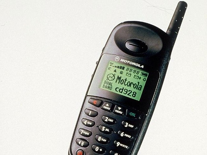 Điện thoại di động đời cũ Motorola cũng đang rất hút khách.