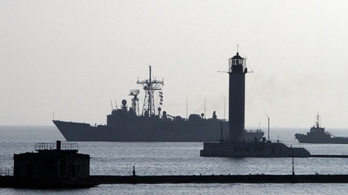 Tàu USS Taylor của Mỹ tham gia cuộc tập trận Sea Breeze năm 2010. Ảnh: Press TV