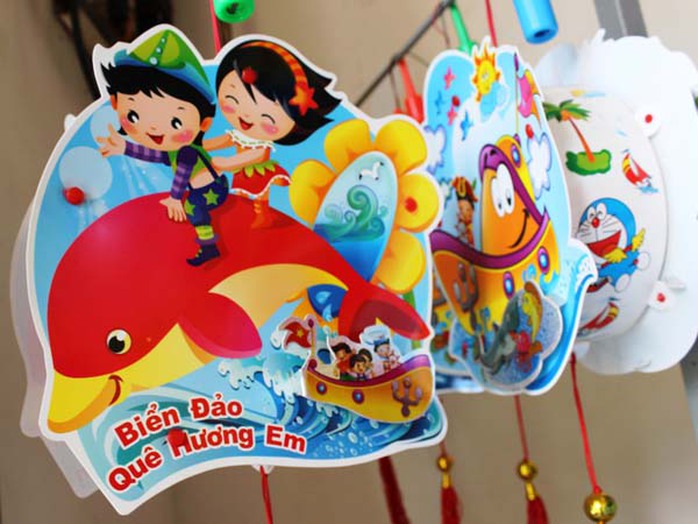Lồng đèn Việt mang chủ đề biển đảo đang được nhiều người ưa chuộng Lồng đèn Việt mang chủ đề biển đảo đang được nhiều người ưa chuộng