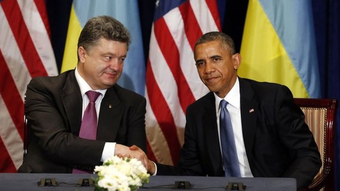 Tổng thống Mỹ Barack Obama (phải) đã gặp Tổng thống đắc cử Ukraine Petro Poroshenko (trái). Ảnh: BBC