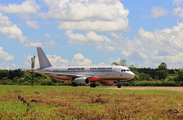 Chuyến bay đầu tiên của hãng hàng không Jetstar Pacific từ TP Hồ Chí Minh đi Thanh Hóa hạ cánh xuống sân bay Thọ Xuân