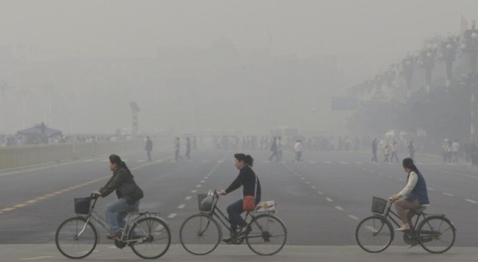 Bắc Kinh mờ mịt khói bụi do ô nhiễm môi trường. Ảnh: Guardianlv