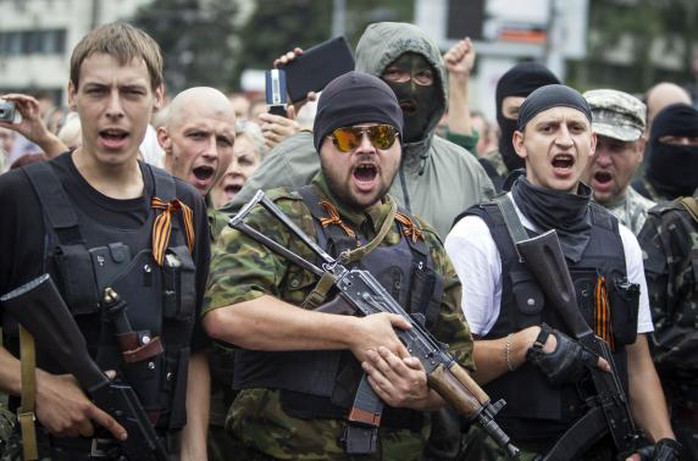 Sau lệnh ngừng bắn đơn phương của Tổng thống Ukraine, chiến sự vẫn nổ ra. Ảnh: Reuters