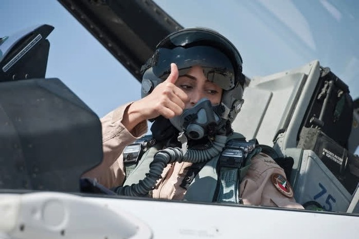 Nữ phi công Mariam Al Mansouri của UAE. Ảnh: Twitter