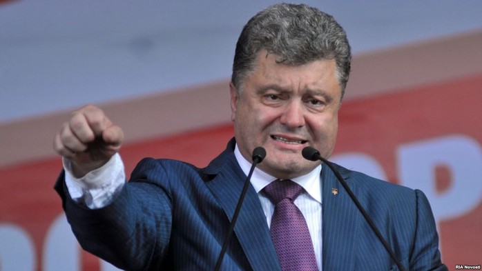 Tổng thống Ukraine Petro Poroshenko cảnh báo có thể sẽ không kéo dài thỏa thuận ngừng bắn. Ảnh: RIA Novosti