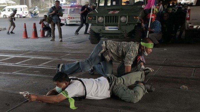Các vụ nổ súng vẫn tiếp diễn ở thủ đô Bangkok. Ảnh: BBC