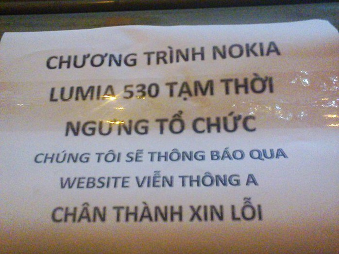 Cửa hàng Viễn Thông A thông báo dừng chương trình bán Lumia 530. Ảnh: FB Khoa Kháu Khỉnh.