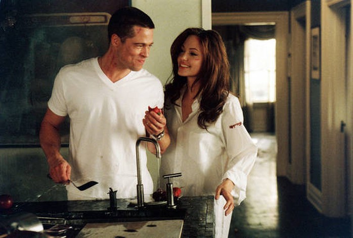 Cặp đôi vàng của Hollywood chính thức yêu nhau từ khi đóng cặp trong phim Mr. and Mrs. Smith (ảnh) năm 2005