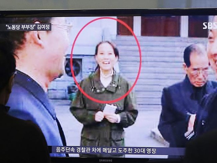 Cô Kim Yo-jong được cho là đã nắm quyền điều hành đất nước trong thời gian anh trai điều trị bệnh. Ảnh: AP