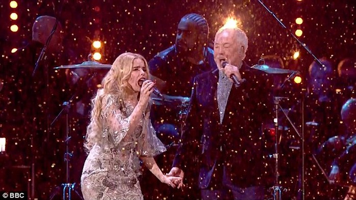 Paloma Faith và Tom Jones 