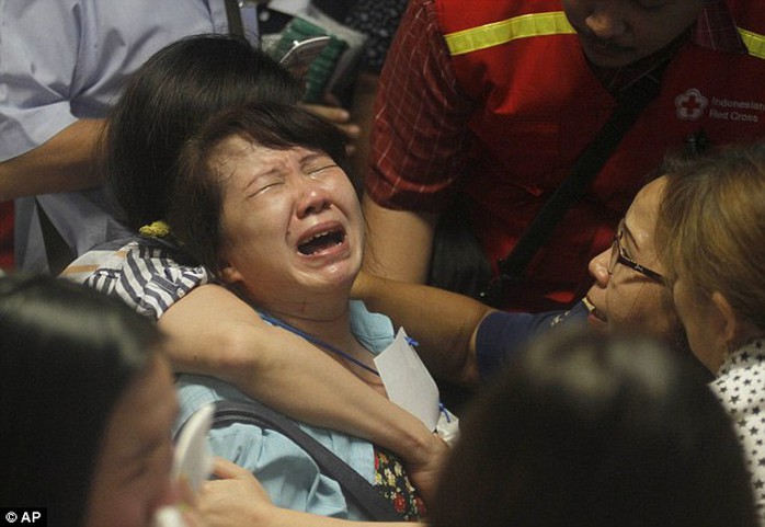 Nỗi đau quá lớn của thân nhân các nạn nhân trên chuyến bay QZ8501