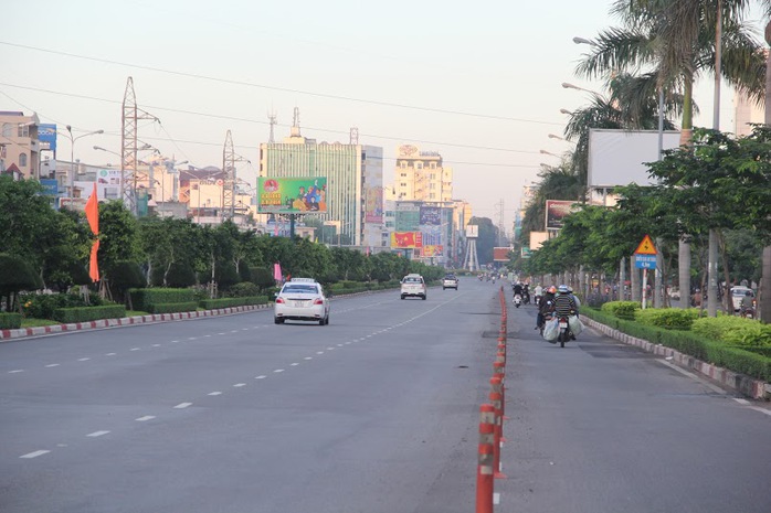 Đường Điện Biên Phủ (quận Bình Thạnh) là tuyến giao thông dẫn từ phía Đông vào trung tâm thành phố vào 6 giờ 30 các buổi sáng thường không thưa thớt phương tiện đi lại như thế này.