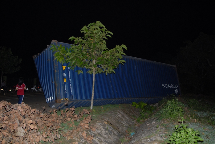 Container bị rơi ra...