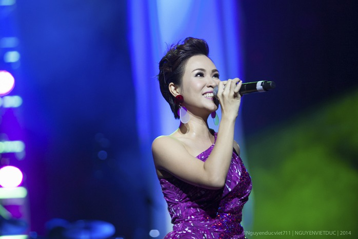 Nữ ca sĩ Uyên Linh