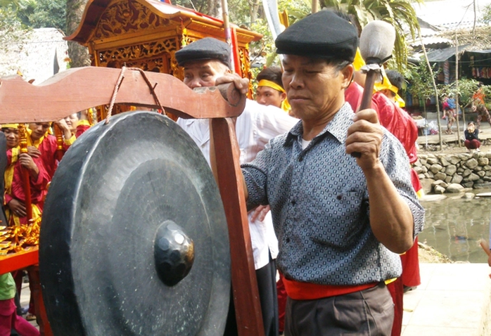 Cồng chiêng một trong những tiết mục không thể thiếu trong lễ khai hạ