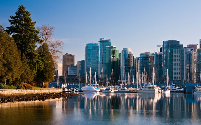 Vacouver là thành phố lớn nhất ở bờ biển phía Tây của tỉnh bang British Columbia

và là thành phố lớn thứ ba với hải cảng có độ sâu tự nhiên sâu nhất, lớn nhất và bận rộn nhất Canada
