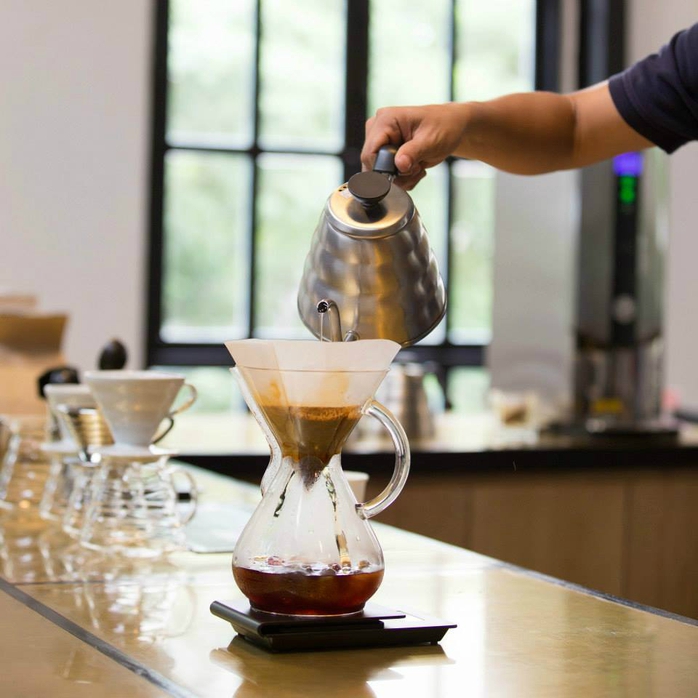 Pha cà phê bằng phểu