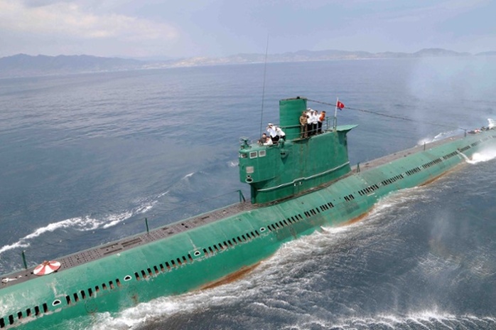 Tàu ngầm lớp Romeo của Triều Tiên. Ảnh: The Guardian
