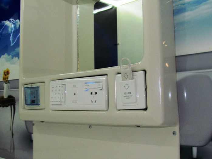 Mỗi khoang/phòng đều có đẩy đủ các tiện nghi tối thiểu do người ở. Mỗi khoang/phòng đều có đẩy đủ các tiện nghi tối thiểu do người ở.