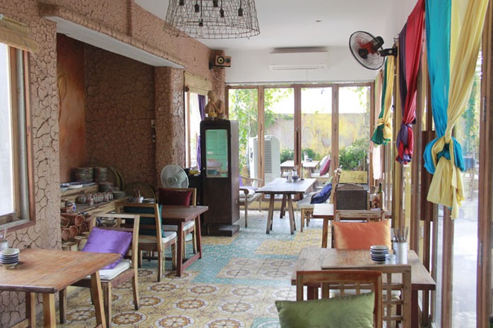 Nhà hàng Secret Garden nằm tầng 4 của một chung cư mới xây trên đường Pasteur (quận 1). Nhà hàng Secret Garden nằm tầng 4 của một chung cư mới xây trên đường Pasteur (quận 1).