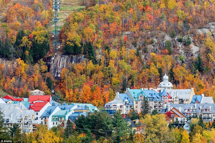 Vùng núi Laurentian ở Quebec - Canada.