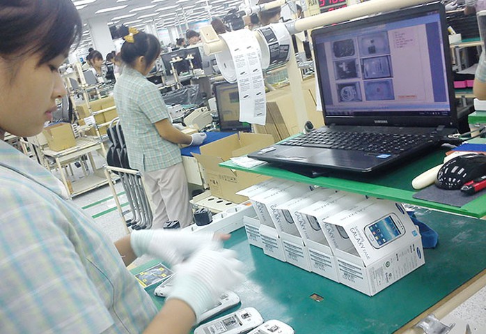 Sản xuất điện thoại di động tại Khu tổ hợp công nghệ cao Samsung Electronics Việt Nam (SEV) - Yên Phong, Bắc Ninh - Ảnh: T.V.N.