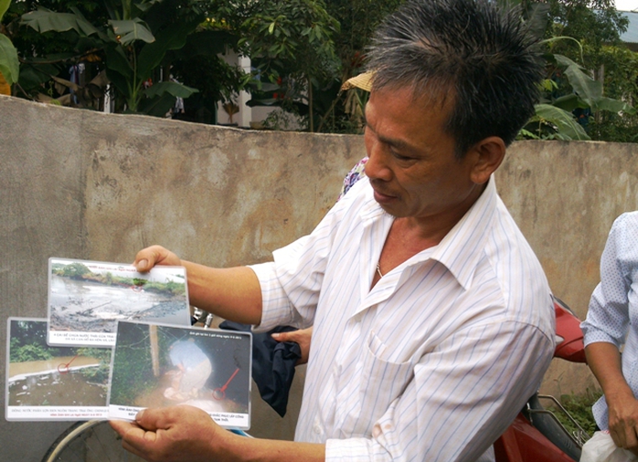 Hình ảnh trại lợn xả thải ra môi trường được ông Trịnh Trọng Bảy ghi lại năm 2012