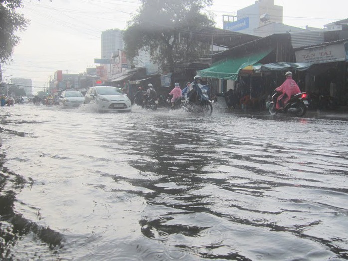 Ngập nước là nỗi ám ảnh của người dân TP HCM vào mùa mưa   