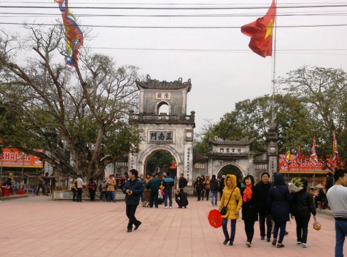 Cảnh vắng vẻ của ngày phát ấn Đền Trần năm nay khiến nhiều người cảm thấy ngỡ ngàng.