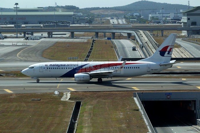 Tiếp viên của hãng hàng không Malaysia bị bắt ngay khi máy bay đến sân bay Pháp. Ảnh: The Malaysia Insider