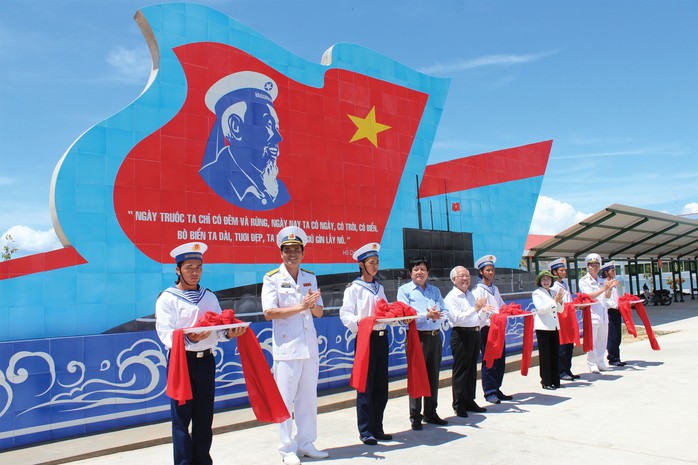 Lễ cắt băng khánh thành bức phù điêu dành tặng Lữ đoàn tàu ngầm 189