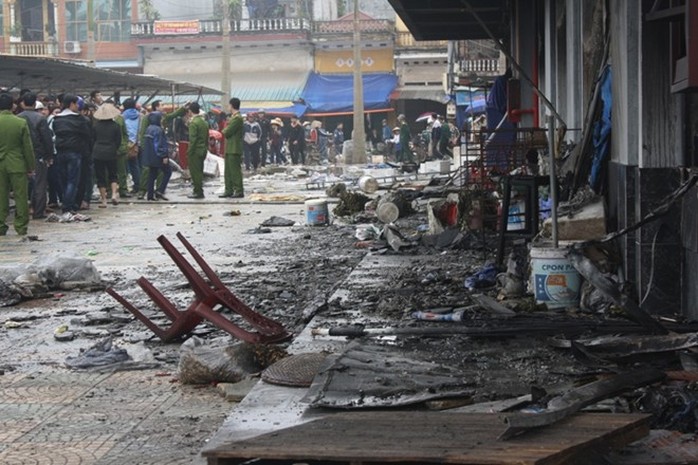 Khung cảnh tan hoang của chợ phố Hiến trong sáng 20-3 sau vụ cháy