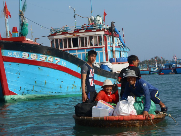 Vận chuyển thực phẩm ra tàu