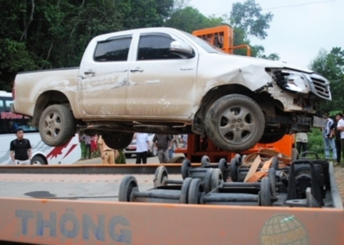 Chiếc xe mang BKS Lào được nam thanh niên điều khiển tông thẳng vào lực lượng CSGT đang làm nhiệm vụ