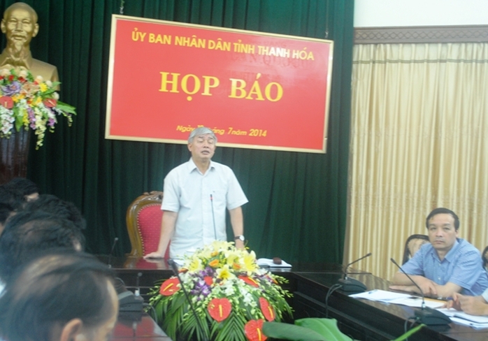 Ông Vương Văn Việt, Phó chủ tịch UBND tỉnh Thanh Hóa - Chủ trì cuộc họp báo.