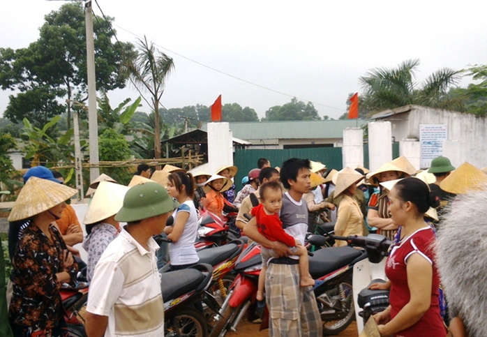 Sau một tuần bao vây trại nuôi heo, hàng trăm hộ dân ở xã Yên Tâm đã tháo lán trại ra về vào ngày 24-4.