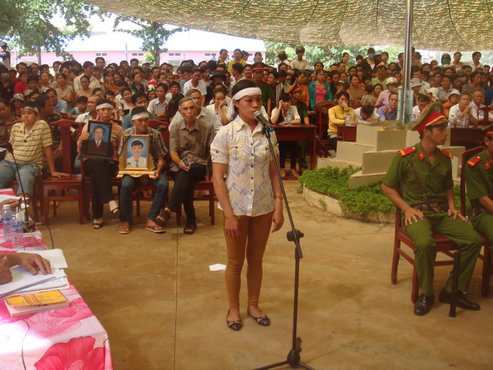 Chị Đào Thị Nhâm (vợ nạn nhân Phạm Văn Thiệp) yêu cầu xử nghiêm và phải bồi thường trách nhiệm dân sự cho gia đình chị là 352 triệu đồng.