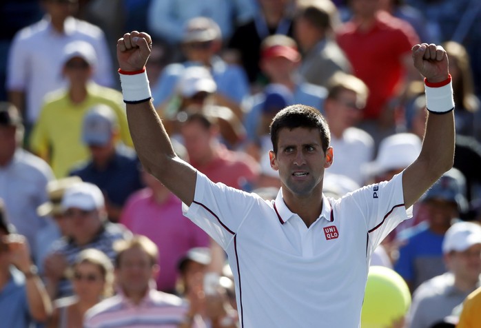 Djokovic nhẹ bước vào vòng ba