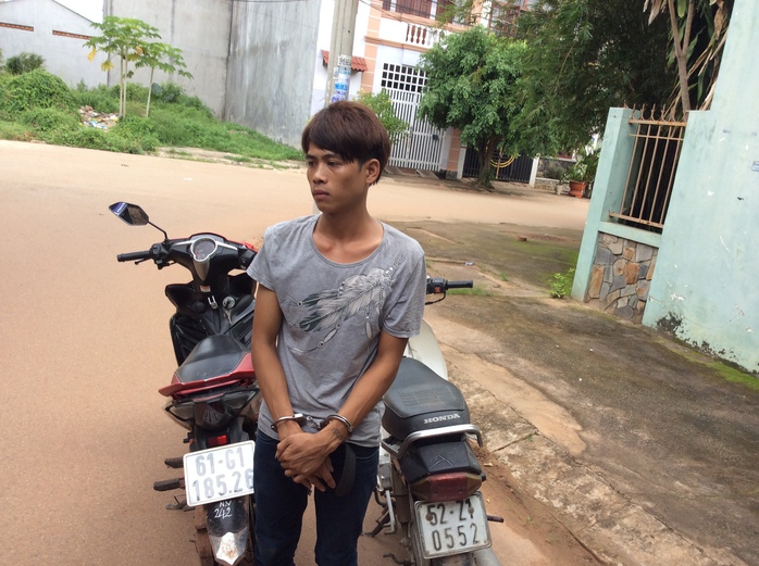 Nguyễn Bá Doanh bị “hiệp sĩ” Nguyễn Thanh Hải cùng đồng đội bắt giữ ngay sau khi vừa trộm xe máy vào sáng 23-6.